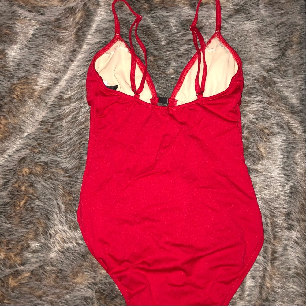 One piece - Picture 3 of 4